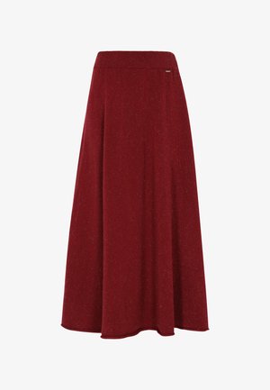 Długa, ciemnoczerwona spódnica z wełny o żeberkowanym pasie i sylwetce w kształcie litery A, wyeksponowana na białym tle.