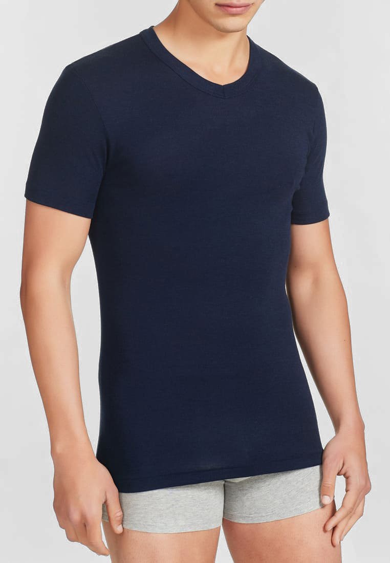 T-shirt a maniche corte blu navy con scollo a V, realizzato in tessuto morbido, design aderente, texture liscia e cuciture minime per il comfort.