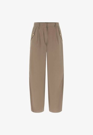 Pantaloni kaki a vita alta e gamba larga con pieghe frontali, tasche laterali con bottoni e passanti per cintura, mostrati su sfondo bianco.