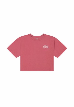 T-shirt court rose poussiéreux à manches courtes avec texte blanc sur la poitrine gauche indiquant "Fabriqué avec fierté depuis 1889."