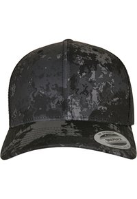 Fekete snapback sapka digitális álcázó mintával. Simább anyagból készült, ívelt napellenzővel és hálós háttal a légáteresztés érdekében.