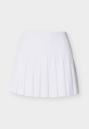 Balta plisėta sijonėlis su plačiu liemeniu, pagamintas iš glotnaus audinio, eksponuojamas priešais paprastą šviesų foną.