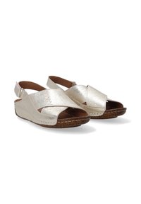 Sandales compensées dorées métalliques avec un design à lanières croisées, présentant un bout ouvert et une semelle brune texturée. Sangle réglable à la cheville incluse.