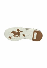 Suola di sneaker con motivo di cavallo e stelle in gomma marrone, base bianca con scanalature, dettagli di cucitura e accento del logo. Superficie texturizzata.