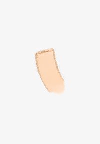 Cremefundament-Swatch in einem hellen Beige-Ton, mit einer glatten, matten Textur und feinen Puderpartikeln am Rand.