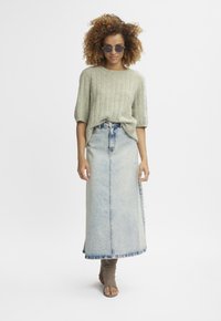 Gestuz ALPHA TEE - Basic póló - slit melange