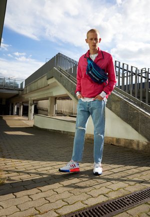 ZX 2K BOOST UNISEX - Baskets basses - footwear white/solar red/blue