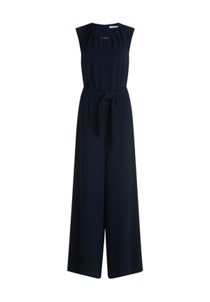 Granatowy, bezrękawnikowy kombinezon z dopasowaną talią i szerokimi nogawkami, z subtelną plisą przy dekolcie i zawiązanym paskiem.