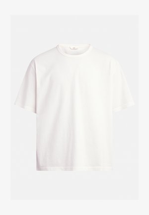 Biela bavlnená tričko s okrúhlym výstrihom, krátkymi rukávmi a voľným strihom, s hladkým povrchom a bez viditeľných vzorov.