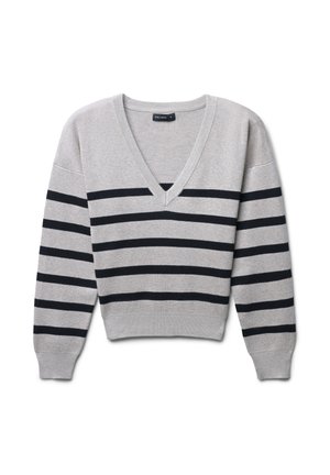 Maglione grigio a maglia con scollo a V, caratterizzato da strisce orizzontali nere, polsini e orlo a coste. Texture morbida con vestibilità rilassata.