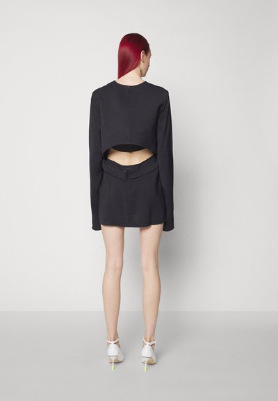 032c SHORT EVENING DRESS - Robe de soirée - dark plum