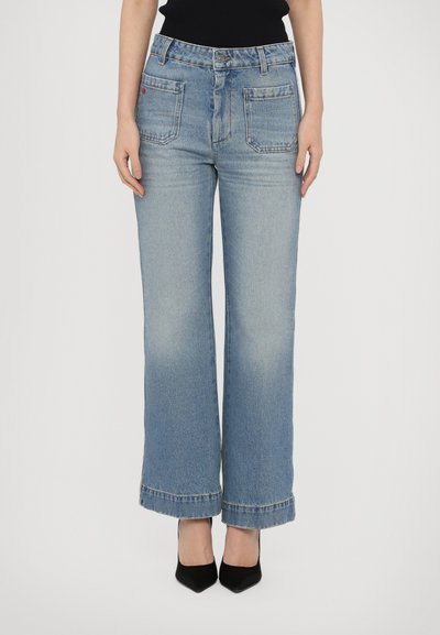 Victoria Beckham CROPPED KICK ALINA - Jean droit - pale blue wash