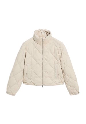 Veste beige matelassée avec un col montant, une fermeture éclair à l'avant et des poches lat�érales. Présente un motif en losanges et une coupe ample. Texture de tissu douce.