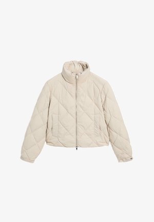 Gesteppte beige Jacke mit hohem Kragen, Frontreißverschluss und seitlichen Taschen. Mit Rautenmuster und weiter Passform. Weiche Stoffstruktur.