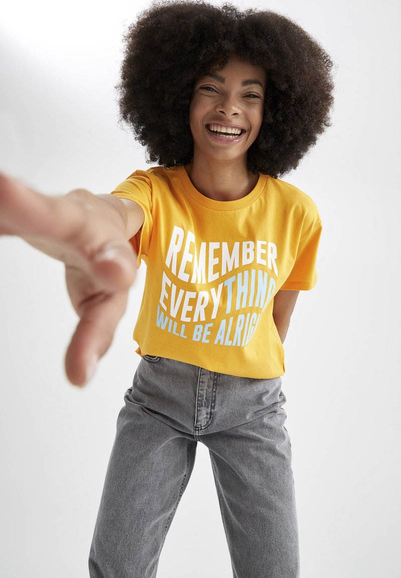 DeFacto B7771A8 – T-Shirt A Maniche Lunghe Per Ragazzi, Giallo, Comoda E Di Qualità