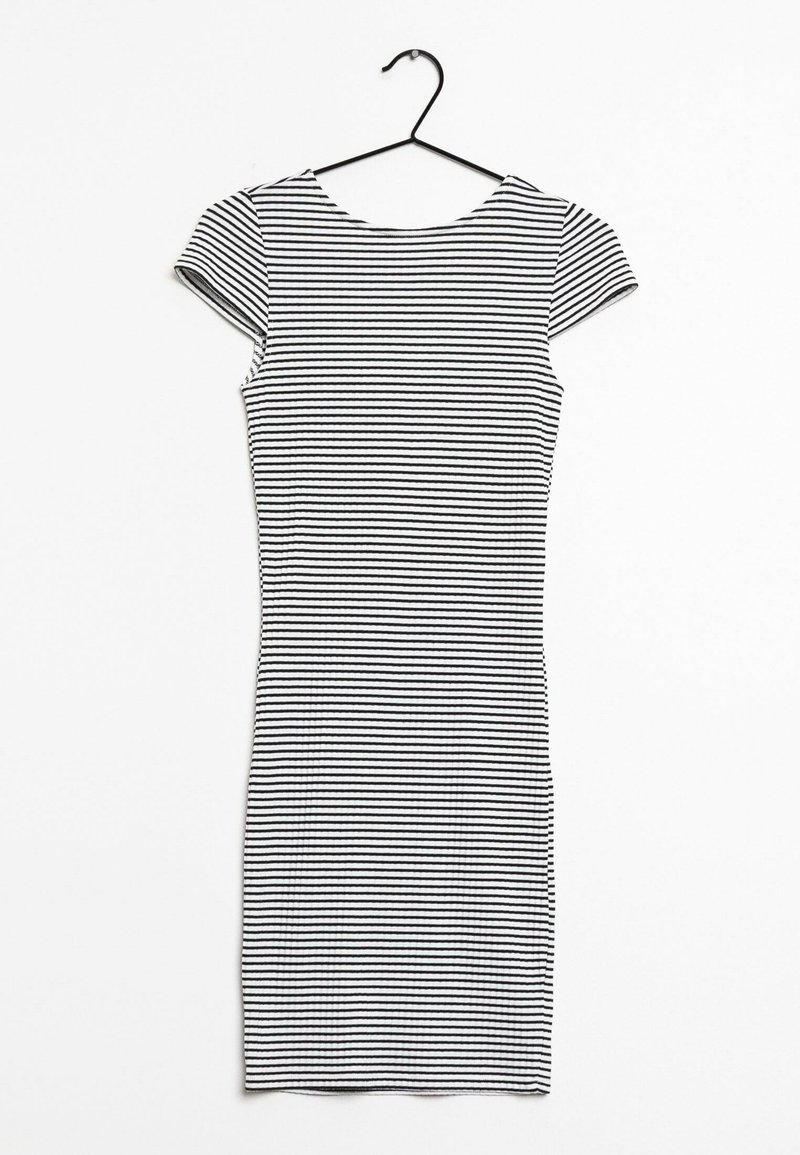 Vestido a rayas con manga corta, hecho de una tela suave y elástica. Presenta rayas horizontales en blanco y negro, escote redondo y un corte ceñido al cuerpo.