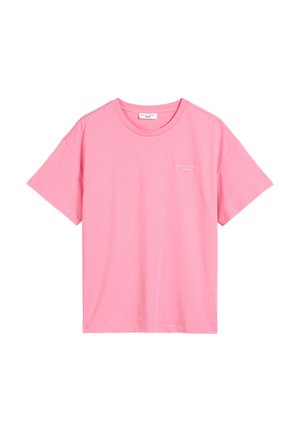 Pink short-sleeve crew neck T-shirt with small white "Marc O'Polo DENIM" logo on left chest, displayed on white background.