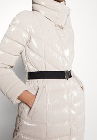 EA7 Emporio Armani Abrigo de invierno - beige