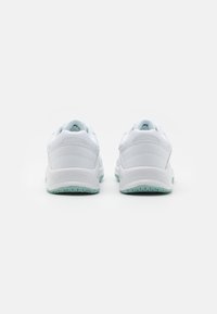 Diadora SMASH 6 - Vairāku kortu tenisa apavi - white/surf spray