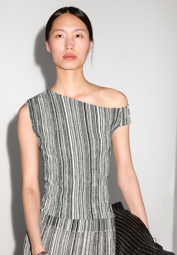 WITH STRIPED DETAIL  - Top