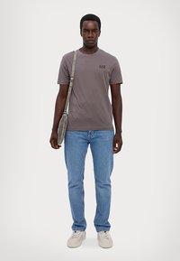 EA7 Emporio Armani TRAIN CORE TEE - Navadna majica - volcanic glass