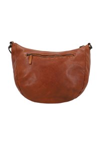 Braune Leder-Schultertasche mit geschwungener Form, ausgestattet mit einem Reißverschluss oben und einer Vordertasche. Weiche Textur mit minimalen Akzenten.