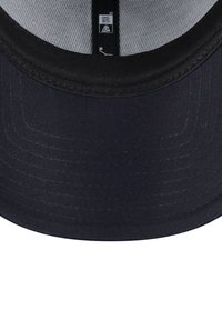 Thumbnail Image 5