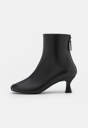 TOE SHIRRING - Classic ankle boots - black