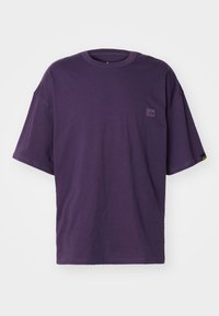 ESSENTIALS  - Lihtne T-särk - plum