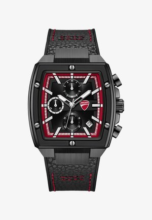 Musta suorakaiteenmuotoinen Ducati-rannekello punaisilla yksityiskohdilla, kolmella pikkutaululla, päivämääränäytöllä ja mustalla nahkarannekkeella, jossa punaiset saumat.