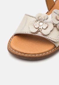 Froddo LORE FLOS - Sandale - gold shine