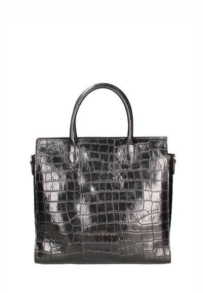 Borsa a tote in pelle con goffratura a coccodrillo nera, dotata di manici doppi, forma strutturata, chiusura con zip superiore e un sottile dettaglio di branding nella parte inferiore.