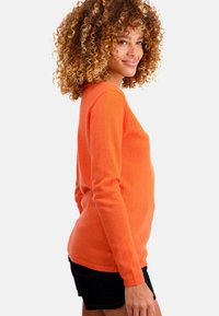 Mahogany TENNESSY-FIRST - Strickpullover - nectarine