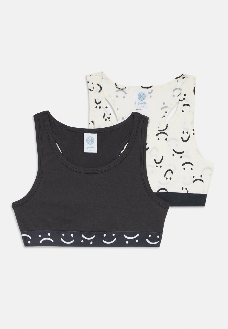 To t-skjorter: en svart med et hvitt smilefjesmønster på kanten, og en kremfarget med svarte smilefjes. Blandingsstoff av bomull.