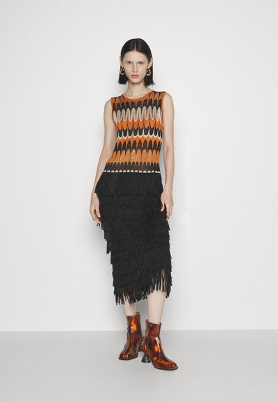 Lukhanyo Mdingi SOCIETY DRESS - Pulóverruha - mango/black/yellow