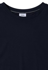 T-shirt bleu marine foncé col rond avec une étiquette blanche à l’intérieur du col indiquant "CECIL".