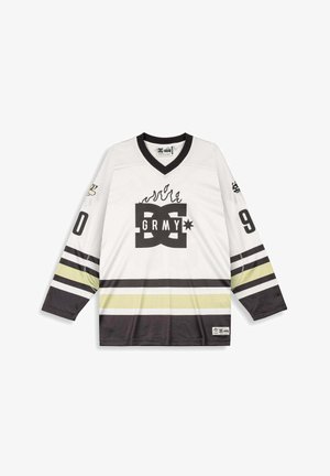 Jersey deportivo de manga larga blanca con cuello negro, rayas negras y amarillas, logo "DC GRMY" y el número "90" en las mangas.