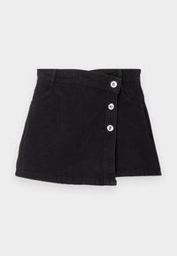 Svart denimkjol med rak skärning, med sidoknappslås med tre silverknappar och en liten framficka.