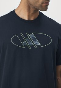 adidas Performance LOGO TEE - Trükipildiga T-särk - black