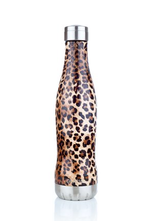 Botella de agua aislada de acero inoxidable con patrón de leopardo marrón y negro, con tapa y base de rosca plateadas.