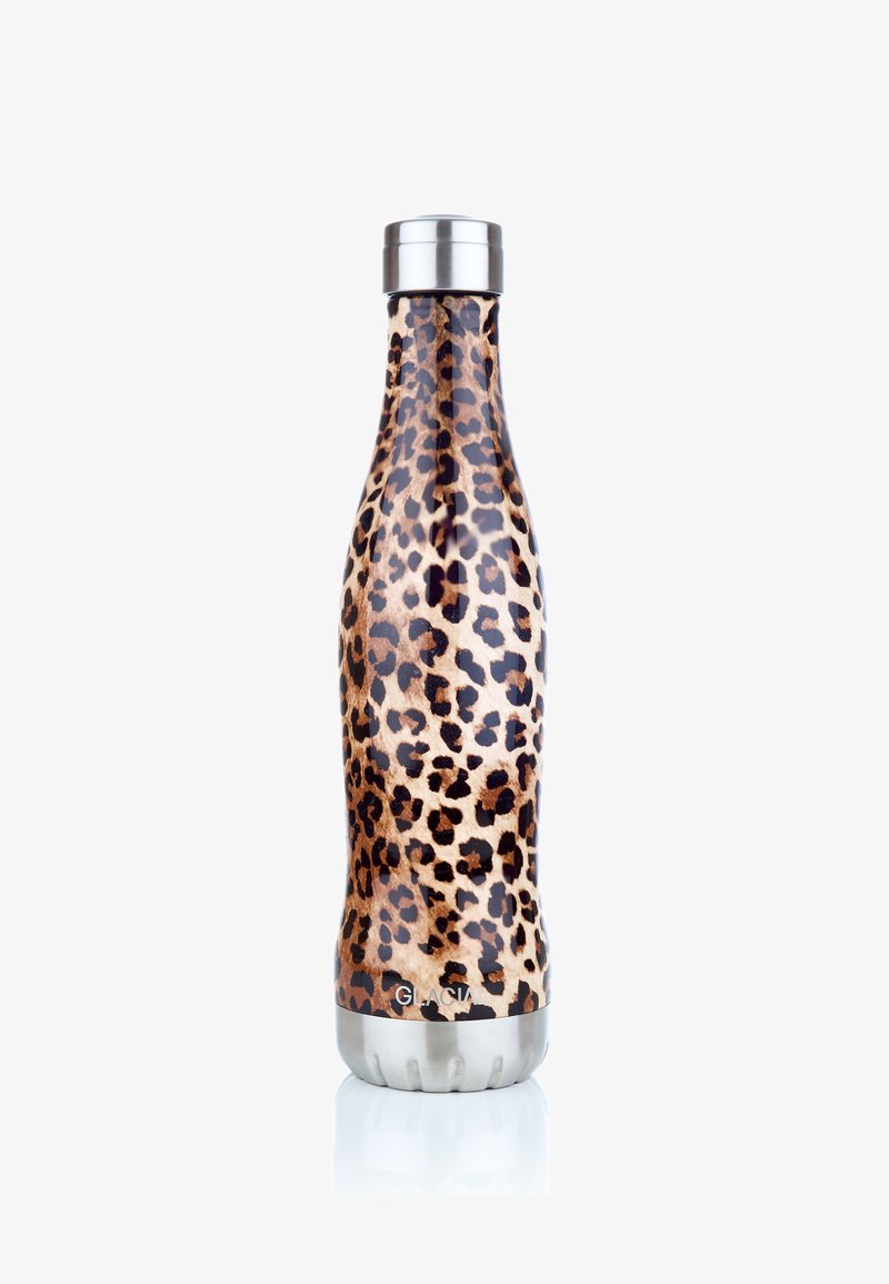 Botella de agua aislada de acero inoxidable con patrón de leopardo marrón y negro, con tapa y base de rosca plateadas.