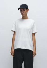 Henry Tiger TRUE BLANKS - CONTEMPORARY OVERSIZED - Jednoduché tričko - white