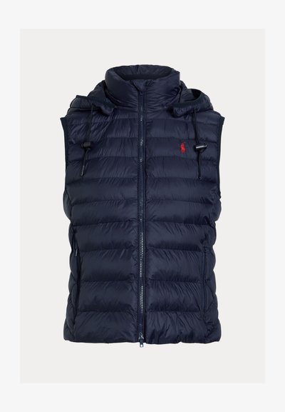 Marineblauwe doorgestikte mouwloze bodywarmer met hoge kraag, ritssluiting aan de voorkant, verstelbare capuchon en rood geborduurd logo op de borst.
