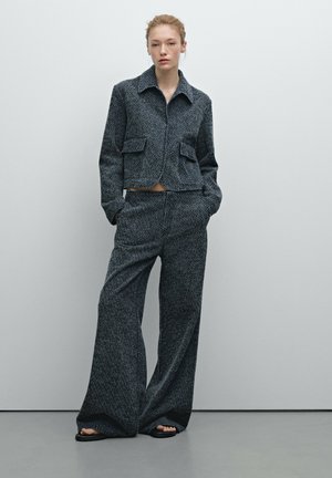WIDE-LEG WITH PLEAT DETAIL - Trousers - blue