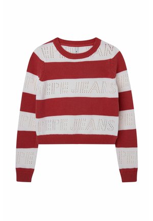 Sweter na drutach w czerwono-białe paski z długimi rękawami i okrągłym dekoltem, z nazwą marki "PIMPE JEANS" w perforowanych literach.
