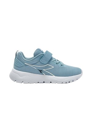 Scarpa da ginnastica azzurro chiaro con suola bianca spessa, lacci e chiusura in velcro, vista lateralmente su sfondo bianco.