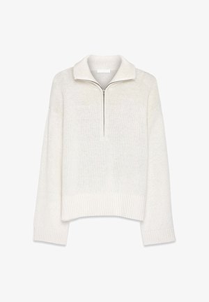 Off-white värvi kootud kampsun pikkade varrukate, soonikkoes mansettide ja äärega ning kvarts-lukuga kraega, esitatud tavalise tausta peal.