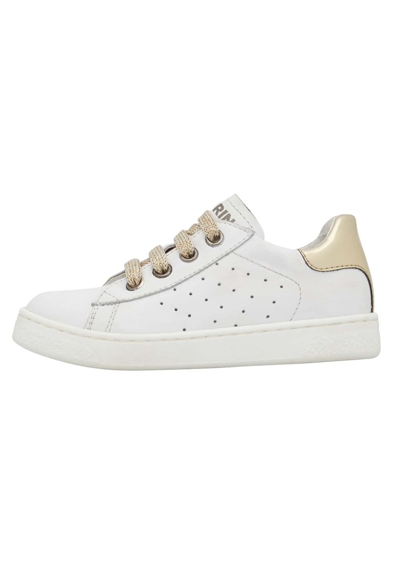 Sneaker bianche con tomaia in pelle liscia, dettagli dorati sul tallone, design laterale perforato e lacci beige. Suola in gomma per una migliore aderenza.