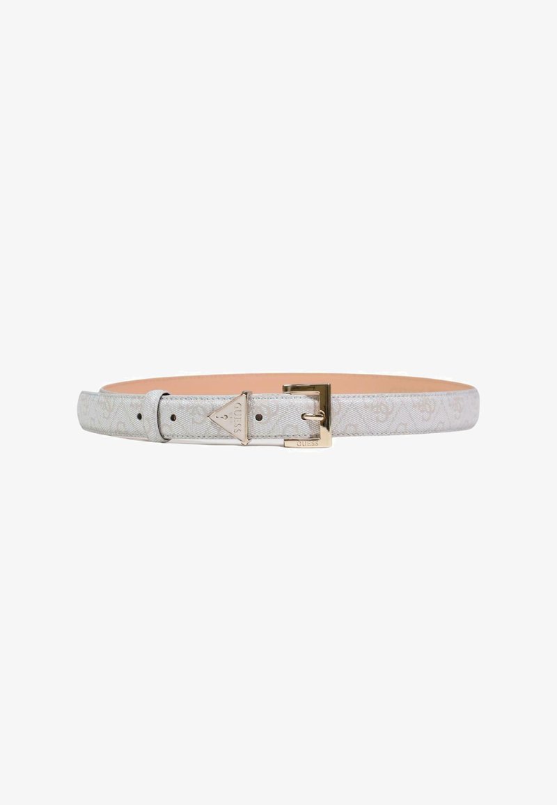 Ceinture en cuir blanc avec un motif subtil, boucle rectangulaire dorée et accent logo métallique triangulaire.