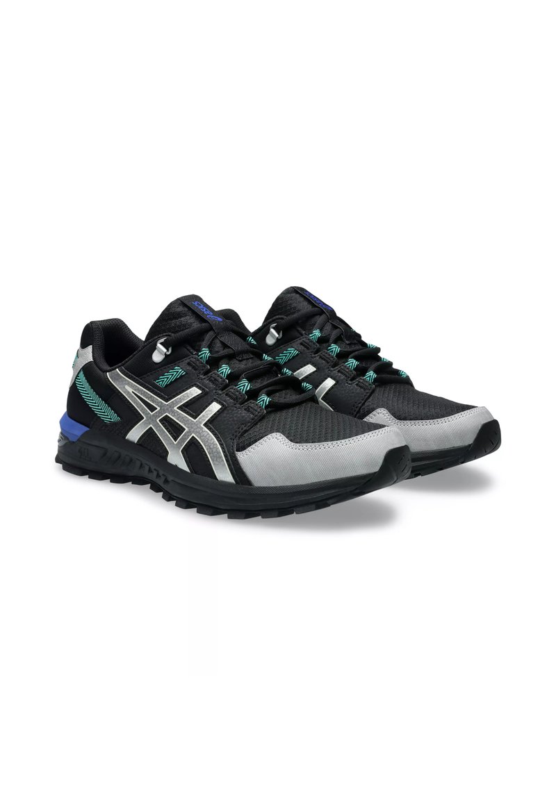Schwarze und silberne Sportschuhe mit Mesh-Material, strukturiertem schwarzen Zehenbereich, reflektierenden Akzenten und blauen sowie türkisfarbenen Details an der Seite.